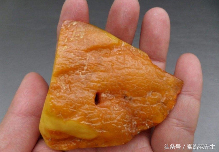 范范琥珀蜜蜡,千层雪蜜蜡和老蜜蜡哪个好