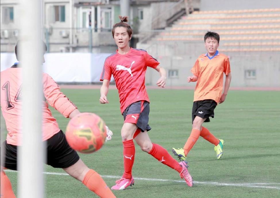 鹿晗跑男综艺耿直男孩,鹿晗早期帅气练习生