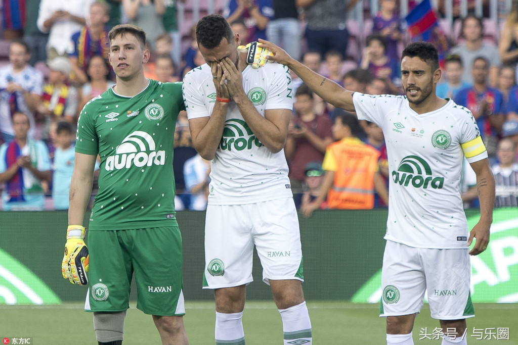 造3球!空难幸存球员痛哭梅西送拥抱,巴萨5-0沙佩科捧杯