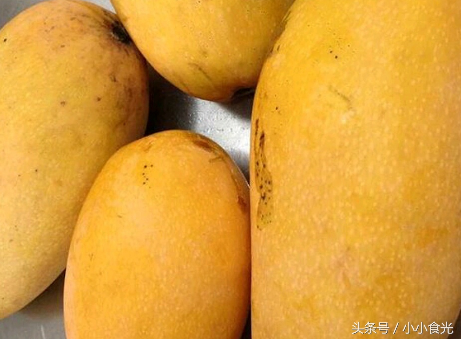 夏天来一份冰凉沁甜的芒果肠粉,满足感一秒爆棚