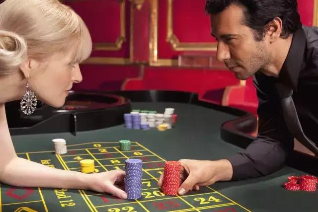 《战狼2》上映13天、狂揽34亿!那么,吴京能分到多少钱?