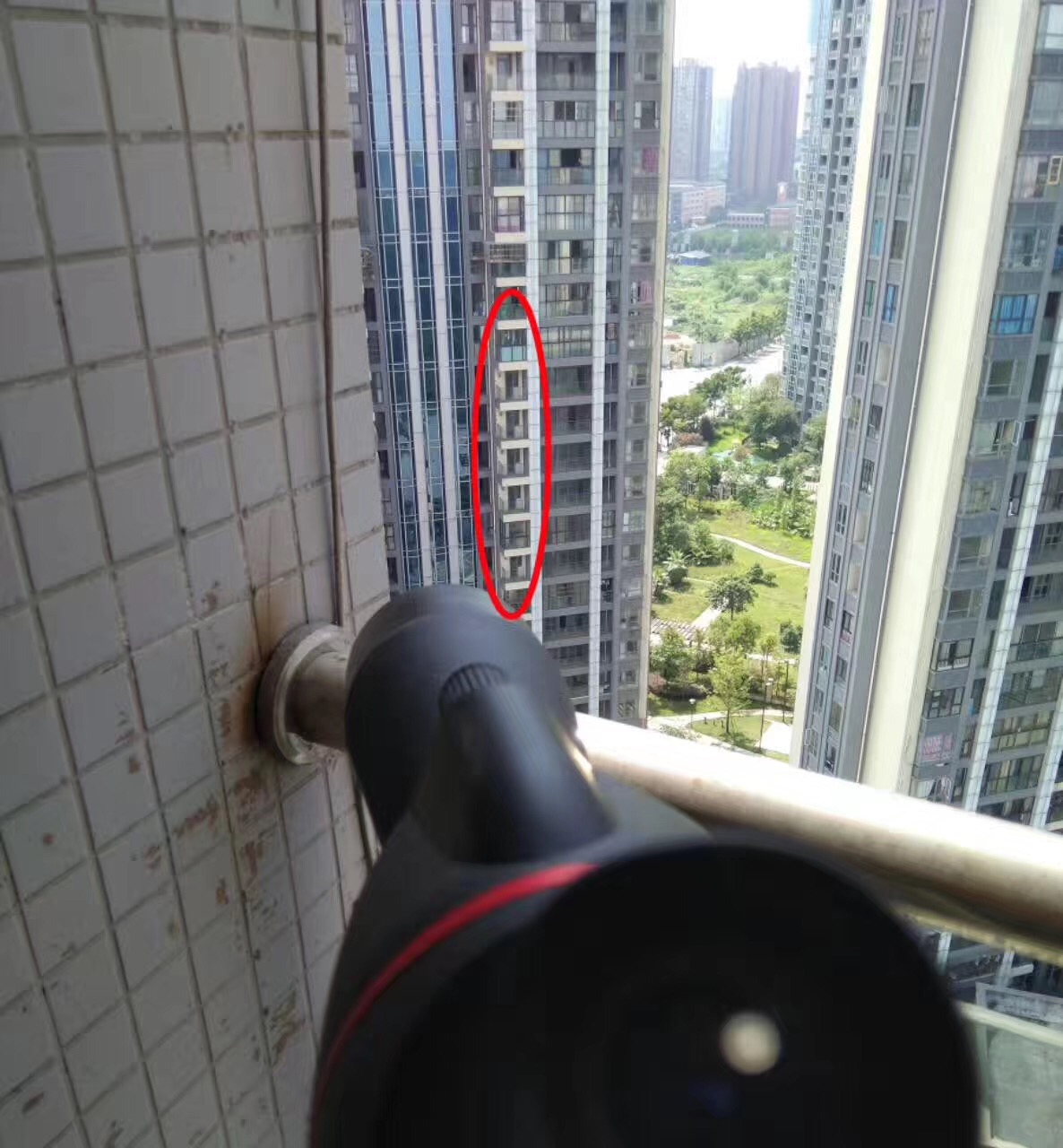 新研发一款观鸟镜，6公里外看车牌号