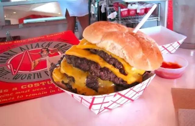 汉堡顶5斤肉,吃完心脏搭桥,代言人死了俩还有一群人抢着吃!