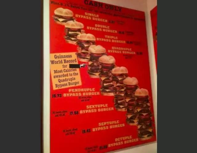 汉堡顶5斤肉,吃完心脏搭桥,代言人死了俩还有一群人抢着吃!