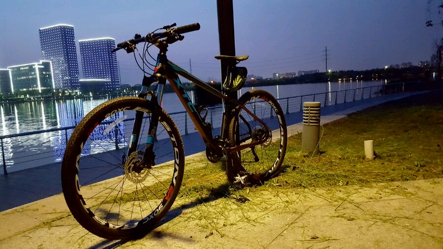 山地车碟刹一直蹭碟怎么办,山地车蹭碟彻底解决方法