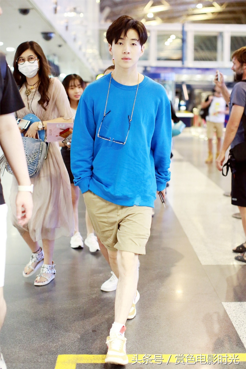 刘宪华穿全黑look,刘宪华穿棉服视频