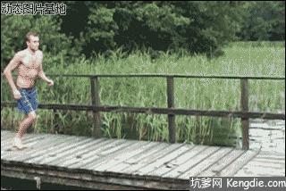 GJSAY光晶说：欠债8000万，老夫妻开一家小超市，年赚7