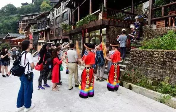 世界上有两个苦难的民族苗族,苗族是一个世界性民族