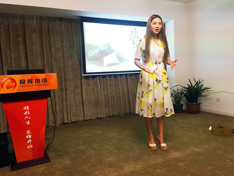 小学生演讲自我介绍的开场白,科普演讲大赛20秒自我介绍