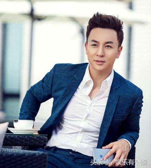 释小龙小时候帅图,释小龙小和尚图片可爱