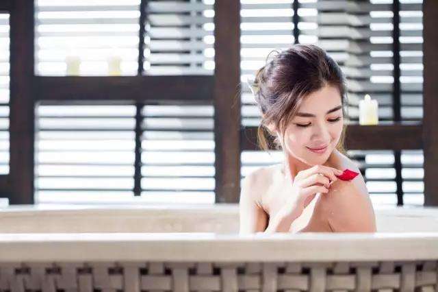 润大通林：洗澡搓出来的“泥”是什么？