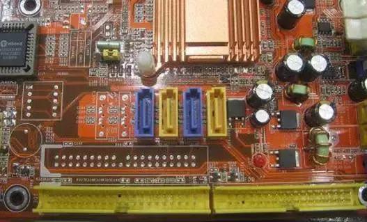 如何看懂电脑硬盘接口类型,2.5寸硬盘和3.5寸硬盘接口一样吗