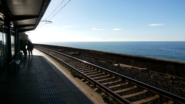 浜氬緱閲屼簹娴峰哺鏃呮父,浜氬痉閲屼簹灏忛晣娴疯竟