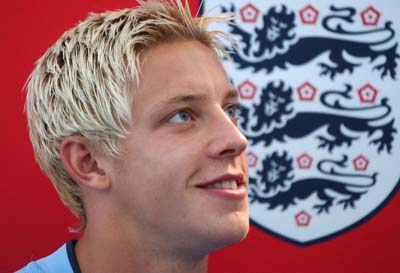 足坛十大防守集锦孙继海,当今足坛十大防守型中锋