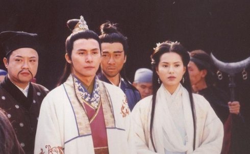 曾是足球运动员,扮慕容复成经典,年过花甲仍帅气潇洒