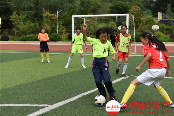 小学足球队挺进全市8强,组队打进全国总决赛