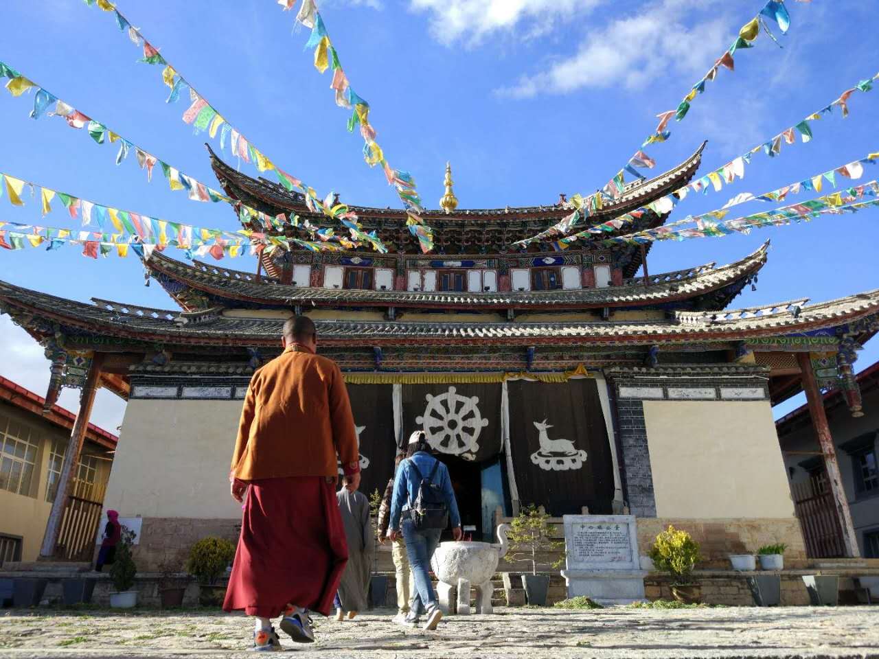 大理人在香格里拉：儿子女儿都上大学了，工作简单轻松当生活