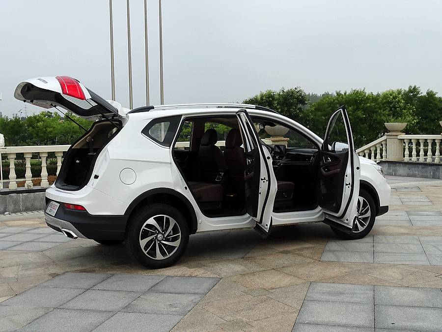 宝骏560半自动挡值得入手吗,2019款全新宝骏560自动挡顶配