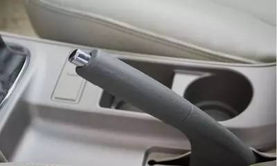 刹车失灵别紧张,刹车失灵也别慌用这招能保命