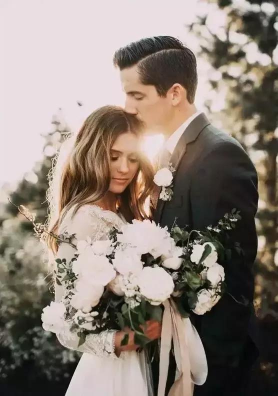 拍婚纱照感觉尴尬怎么办,拍婚纱照时尴尬动作