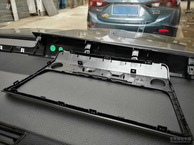 大屏导航改装手把手教你diy,道奇酷威改装大屏导航安装方法