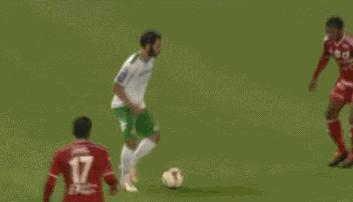 爆笑体育：谁踢任意球是一门学问！