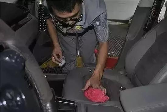 开车抽烟不掉烟灰,开窗户抽烟烟味多久能散