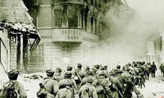 苏联占领柏林代价,1945年苏军攻破柏林真实录像
