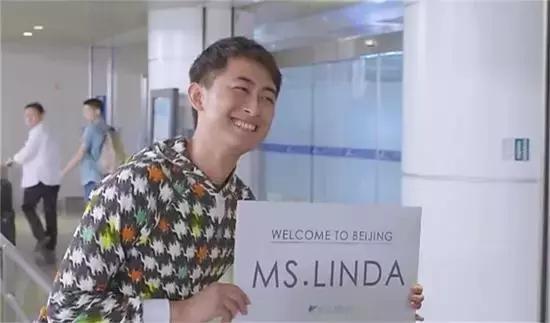 《春风十里不如你》戴教官和papi酱是同学，送罐头秀腹肌卖萌