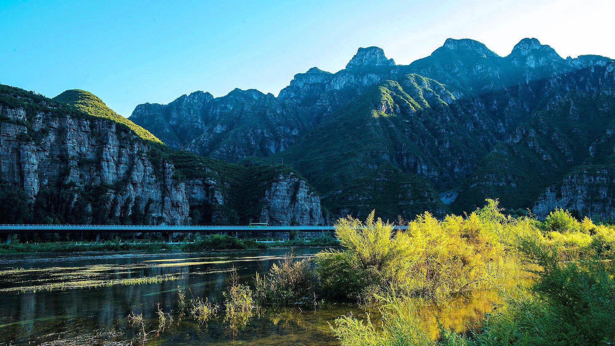 十渡蹦极和青龙峡蹦极哪个好,北京十渡游客蹦极落船