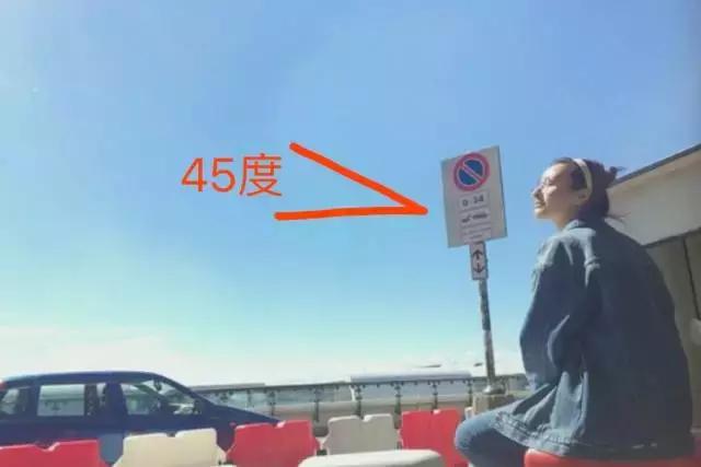 明星尬拍名场面,明星机场撞柱子尬舞