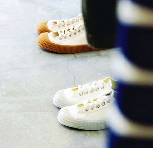 帆布鞋也能穿出女王风范,帆布鞋也能穿出高级感