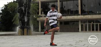 足球教学4种花式实用过人,新手必学的足球花式动作