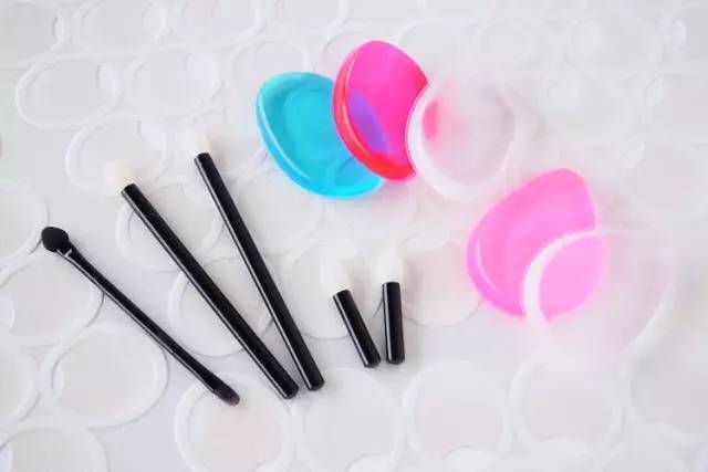 硅胶粉扑的优点和缺点,粉扑是硅胶的好用还是海绵的好用