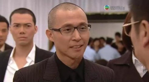 曾是足球运动员,扮慕容复成经典,年过花甲仍帅气潇洒