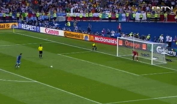 梅西过人惊呆巴洛特利,巴洛特利思考人生点球