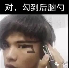 靠一只马克笔化妆为人间*物尤**！深扒网红艾克里里和他的娇喘助理！