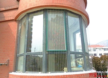 大风吹得窗户吱吱响怎么办,阳台窗户刮风有很大的嗡嗡响