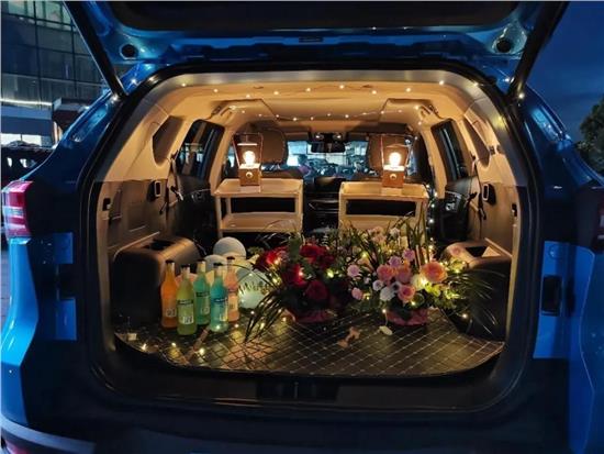 我们是后浪，摆摊不一样