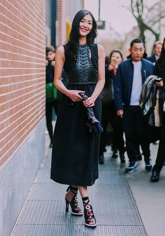 不用花钱又好看的穿搭,在各个时装周的穿搭