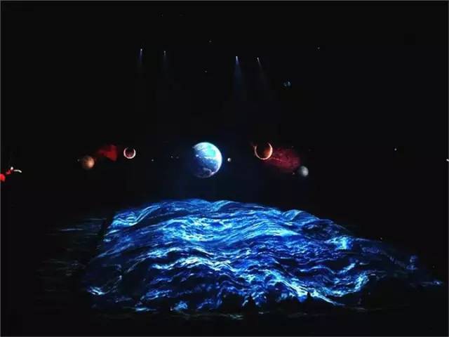 鱼游白沙洲,万达电影乐园汉秀双骄亮灯