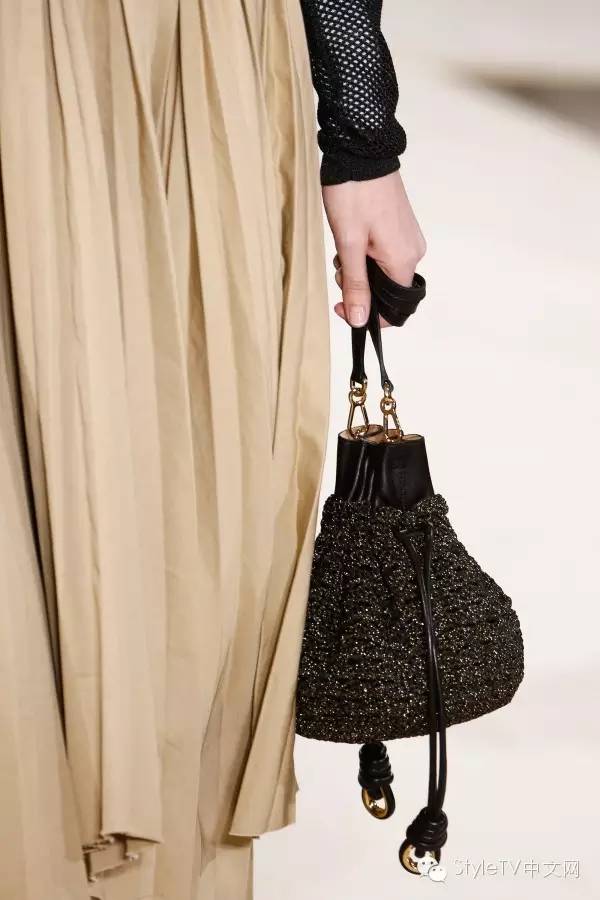 loewe包包经典款,loewe最值得入款的包包