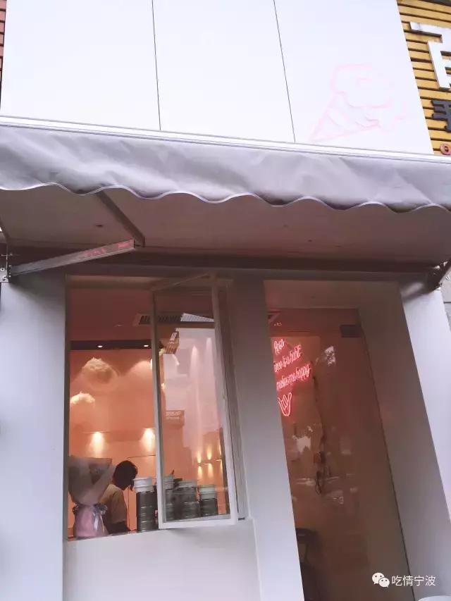 法国蓝带老板的少女心冰淇淋，吃完再拍照打卡吧！