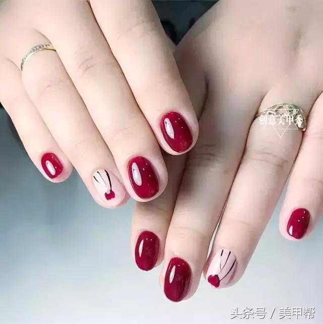 夏天的美甲款式短指甲显白,指甲又短又宽怎么美甲