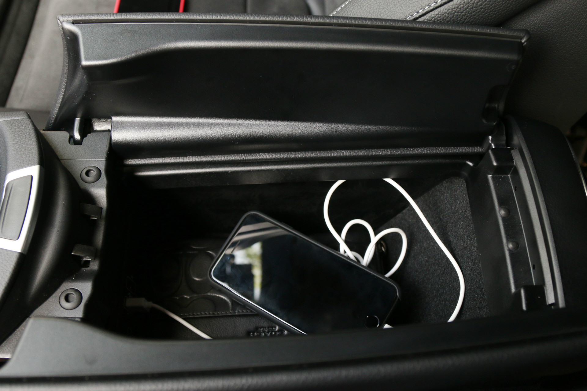 奔驰e级e200的争议点,奔驰e级2024款e200配置参数