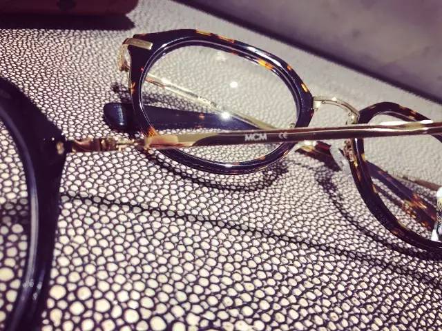 一日一物分享,井柏然同款黑框眼镜