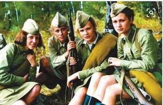 苏联女兵为何穿裙子打仗,二战时苏联女兵为什么穿裙子打仗