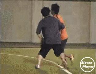 五人足球花式过人集锦,足球野球场实用的过人技巧