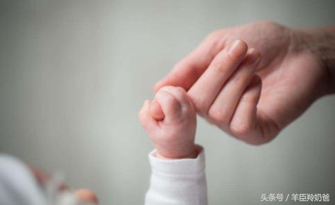 如何正确让宝宝侧身睡觉,宝宝晚上睡觉睡姿怎样才是正确的