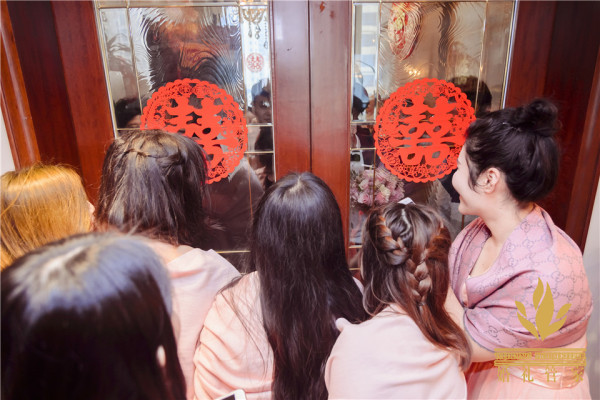 结婚喜字什么时候贴最好,女方结婚喜字什么时候贴